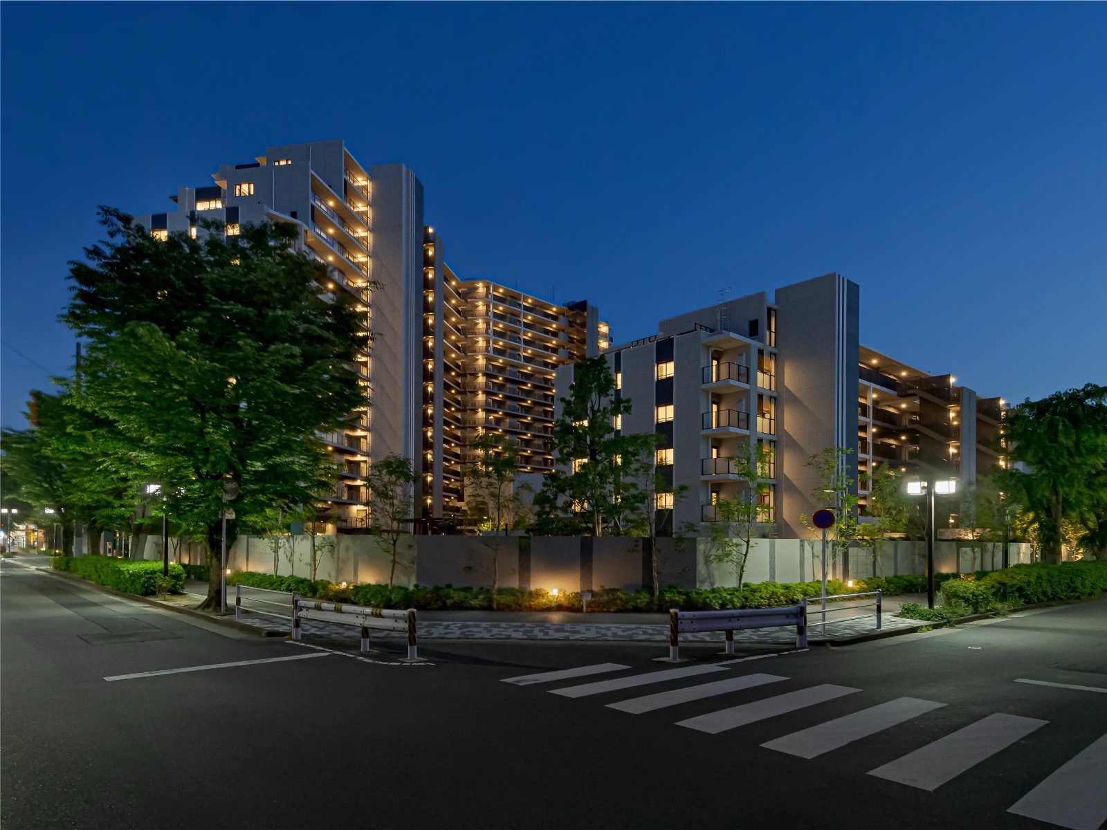 シティテラス下丸子 外観竣工写真（街路側の夜景・2026年5月撮影）