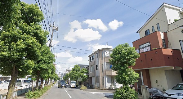 物件のある大谷田4丁目周辺の住宅街（写真）
